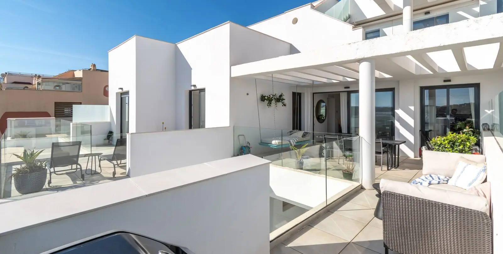 Sale of middle floor apartment in La Cala 25