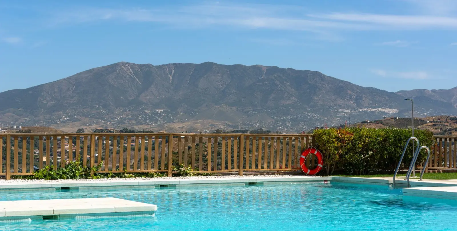Sale of middle floor apartment in La Cala 28