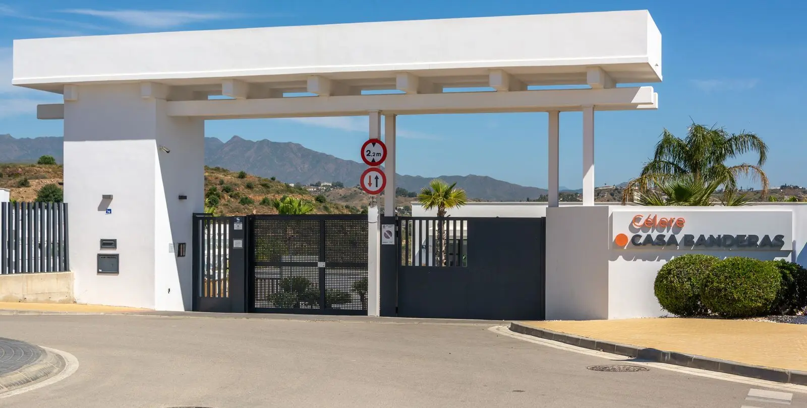 Sale of middle floor apartment in La Cala 39