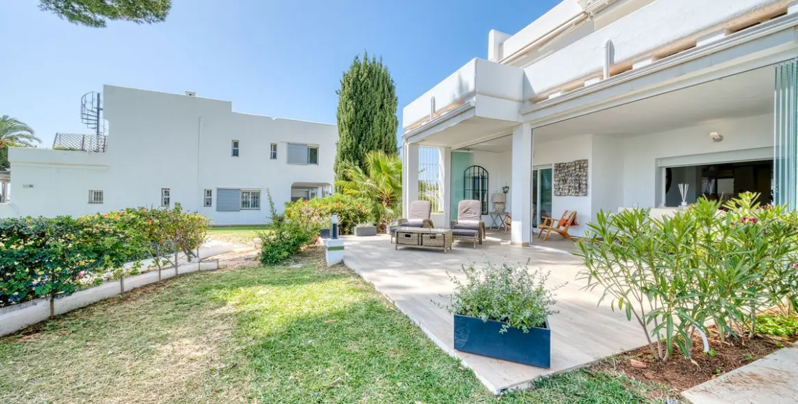 Sale of ground floor apartment in Aloha 2