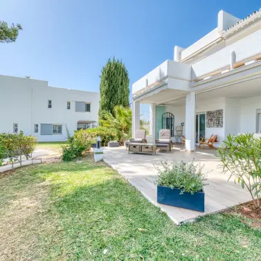 Sale of ground floor apartment in Aloha