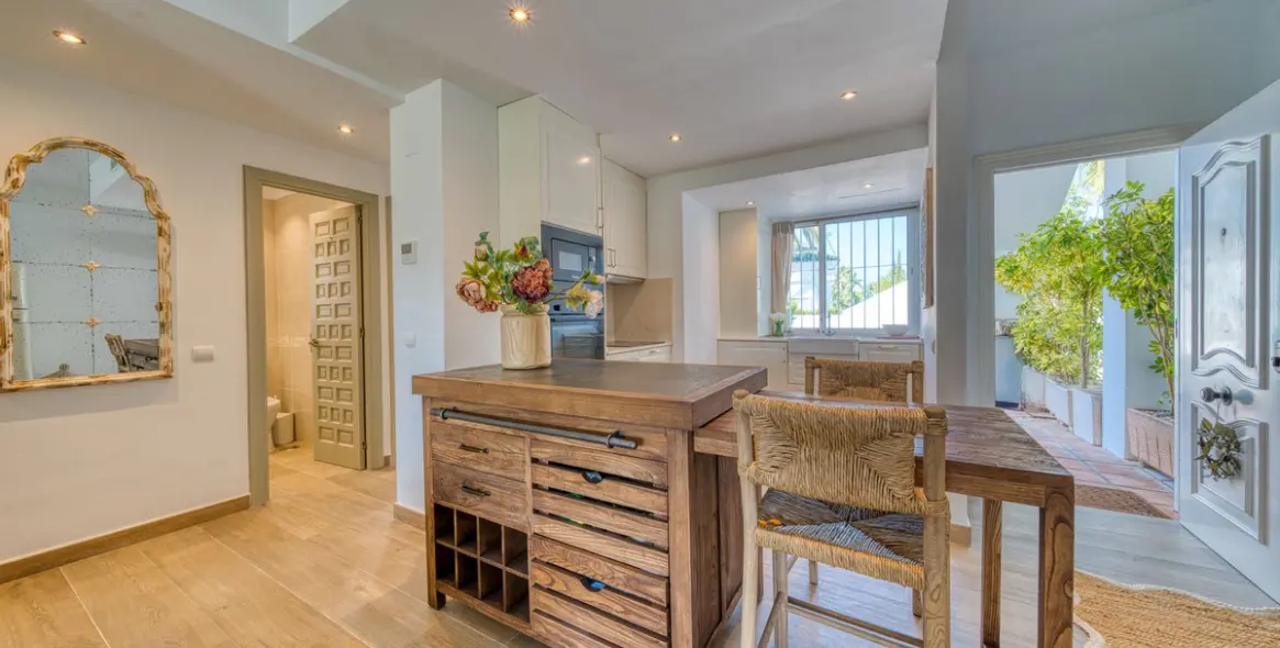 Sale of ground floor apartment in Aloha 3
