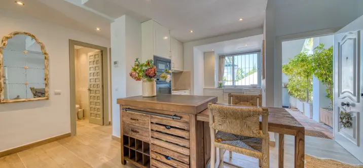 Sale of ground floor apartment in Aloha 2