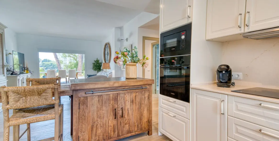 Sale of ground floor apartment in Aloha 7