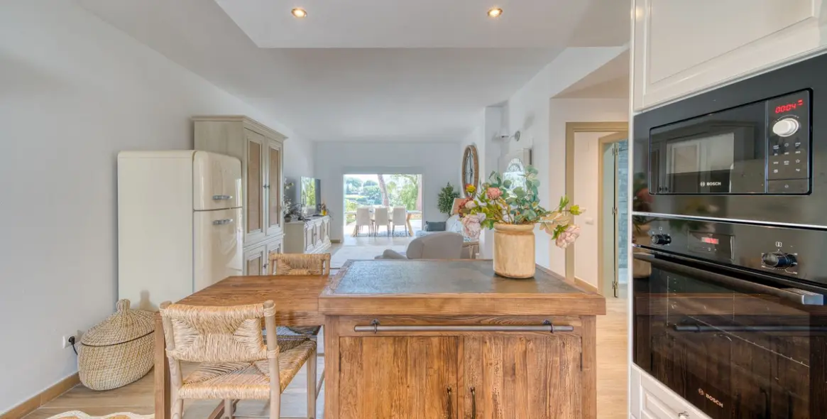 Sale of ground floor apartment in Aloha 9