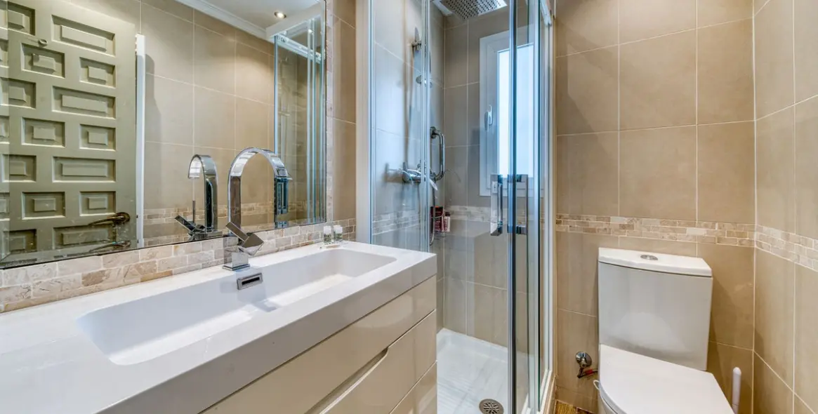 Sale of ground floor apartment in Aloha 17