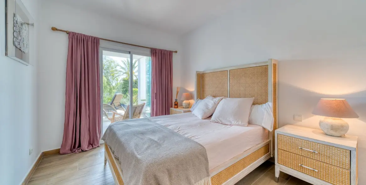 Sale of ground floor apartment in Aloha 21