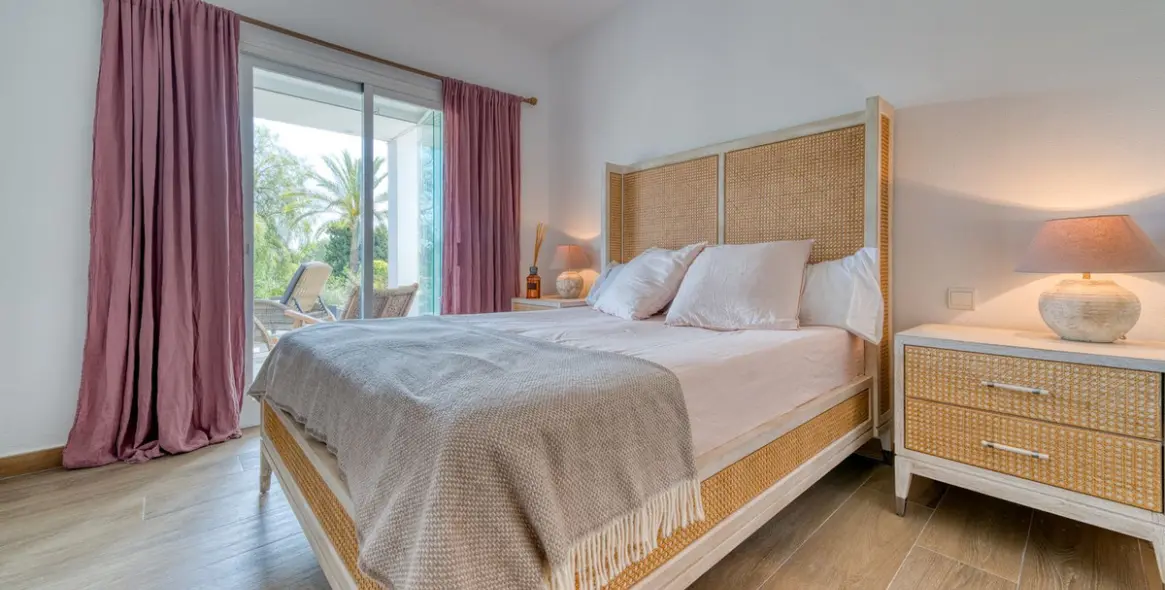 Sale of ground floor apartment in Aloha 22
