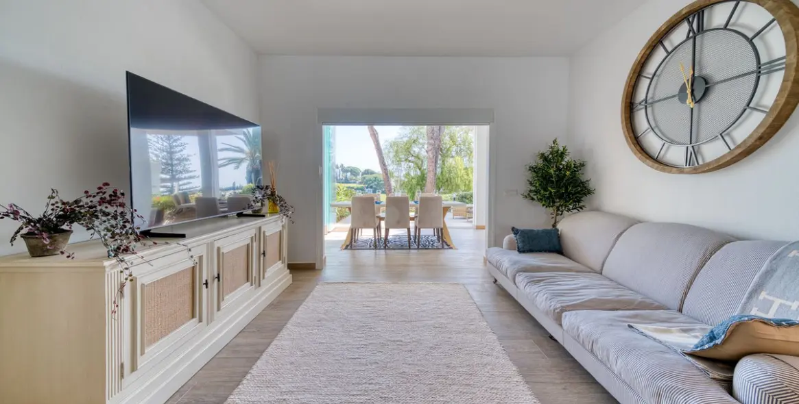 Sale of ground floor apartment in Aloha 26