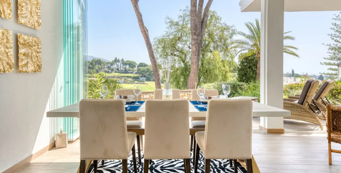 Sale of ground floor apartment in Aloha 27