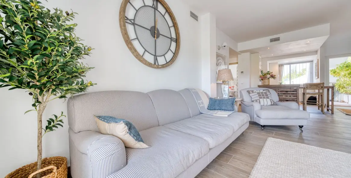 Sale of ground floor apartment in Aloha 32
