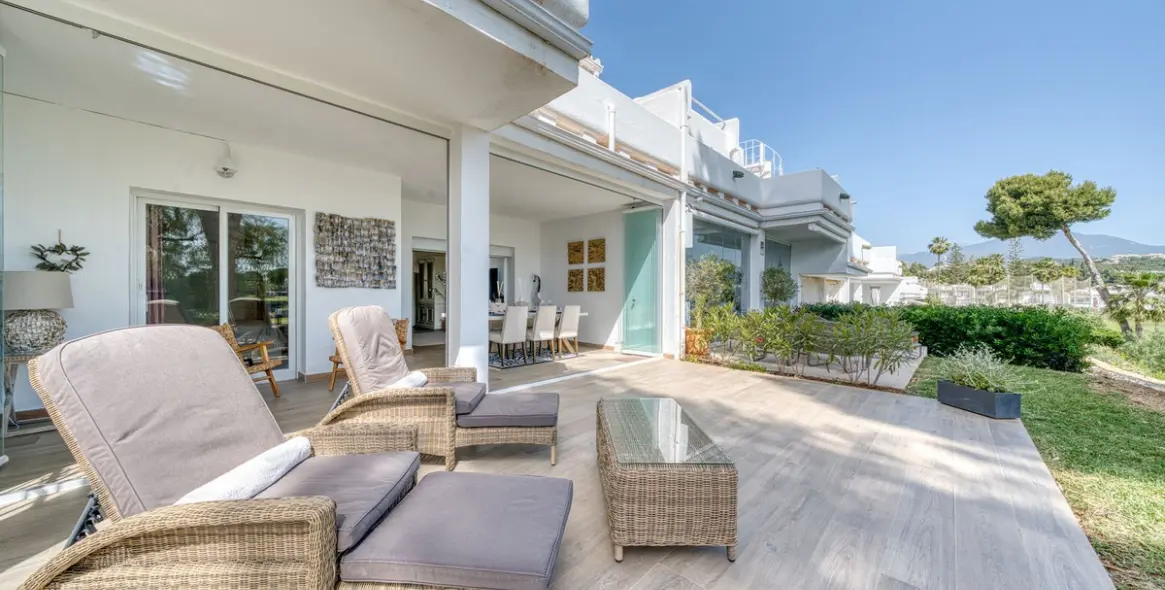 Sale of ground floor apartment in Aloha 33