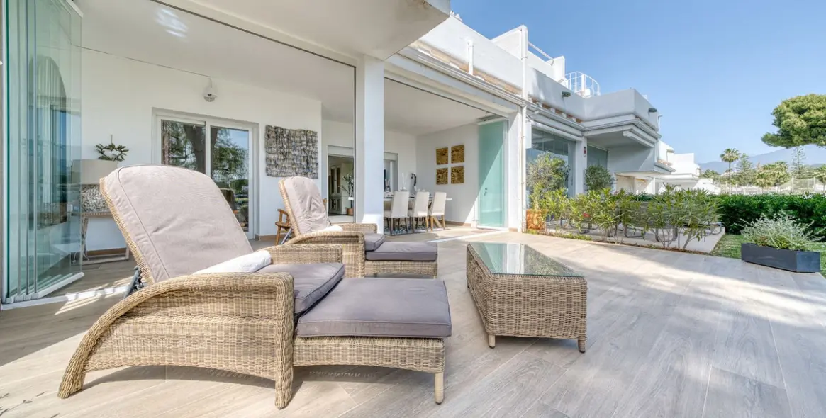 Sale of ground floor apartment in Aloha 38
