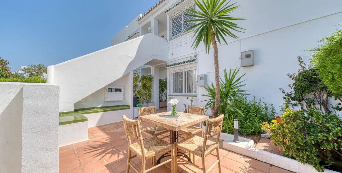 Sale of ground floor apartment in Aloha 40