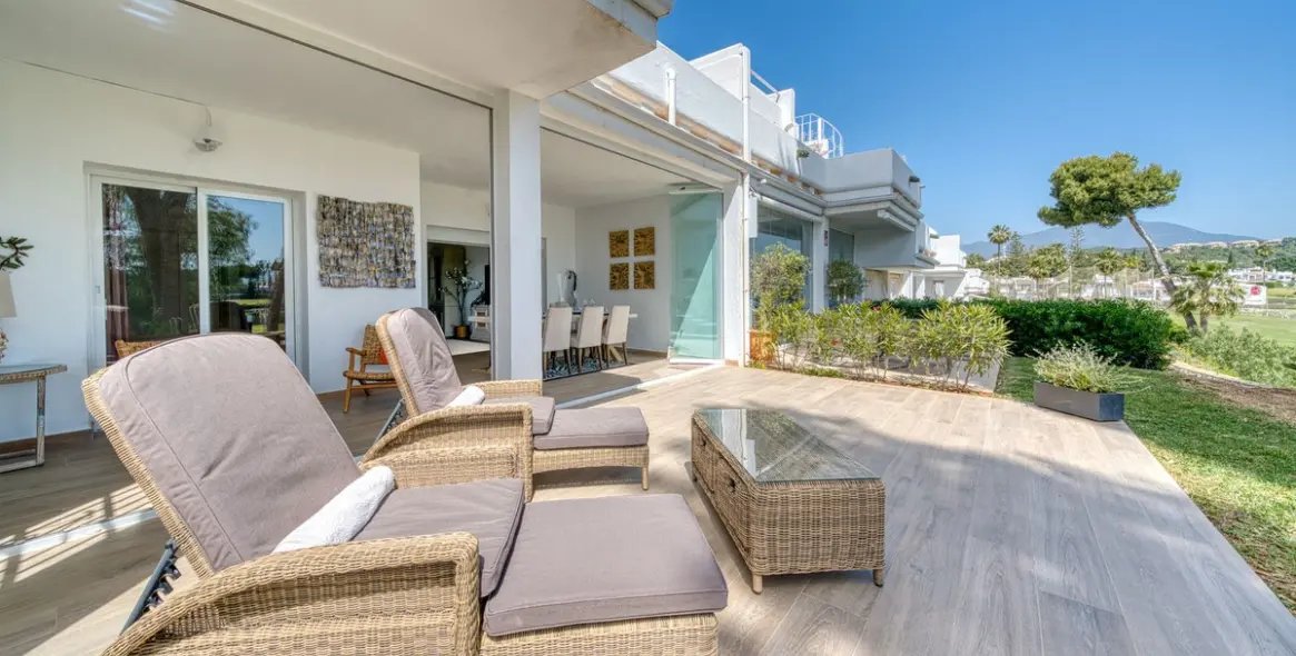 Sale of ground floor apartment in Aloha 43