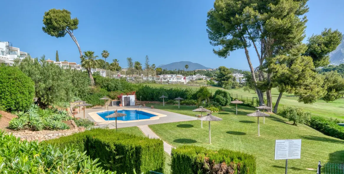 Sale of ground floor apartment in Aloha 44