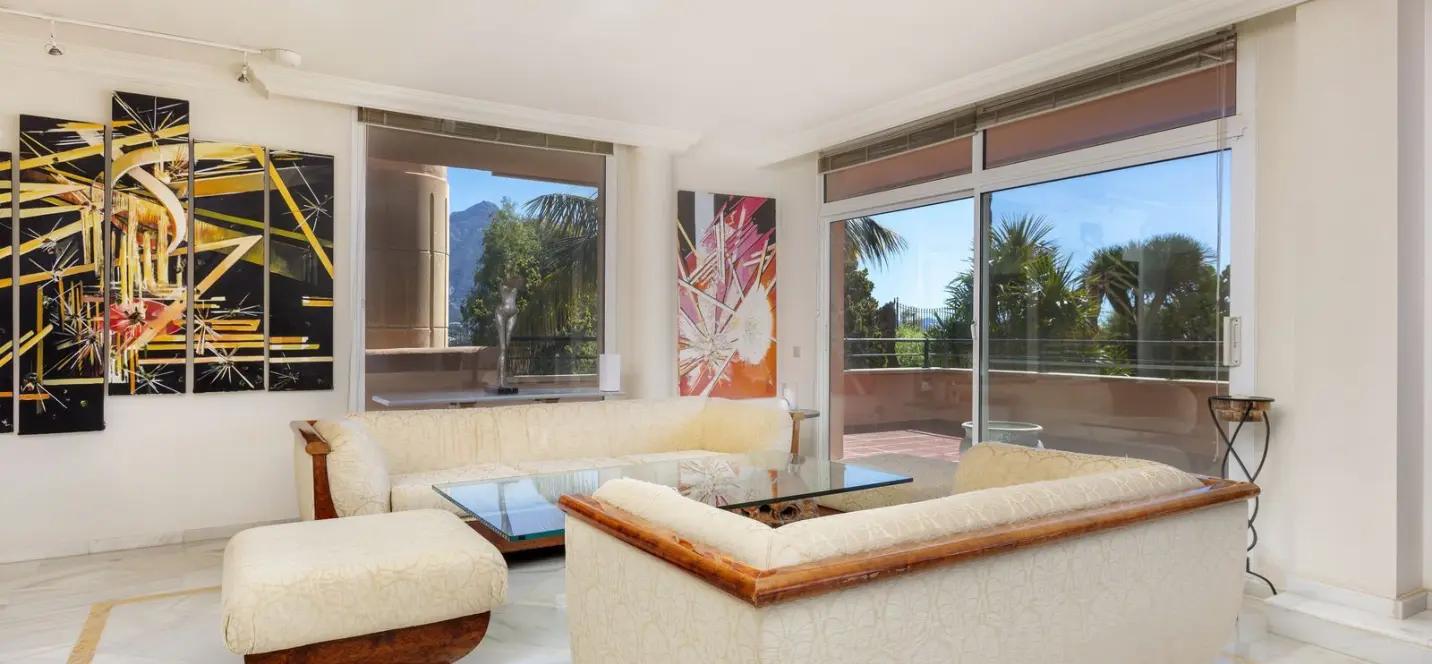 Sale of middle floor apartment in Nueva Andalucía 3