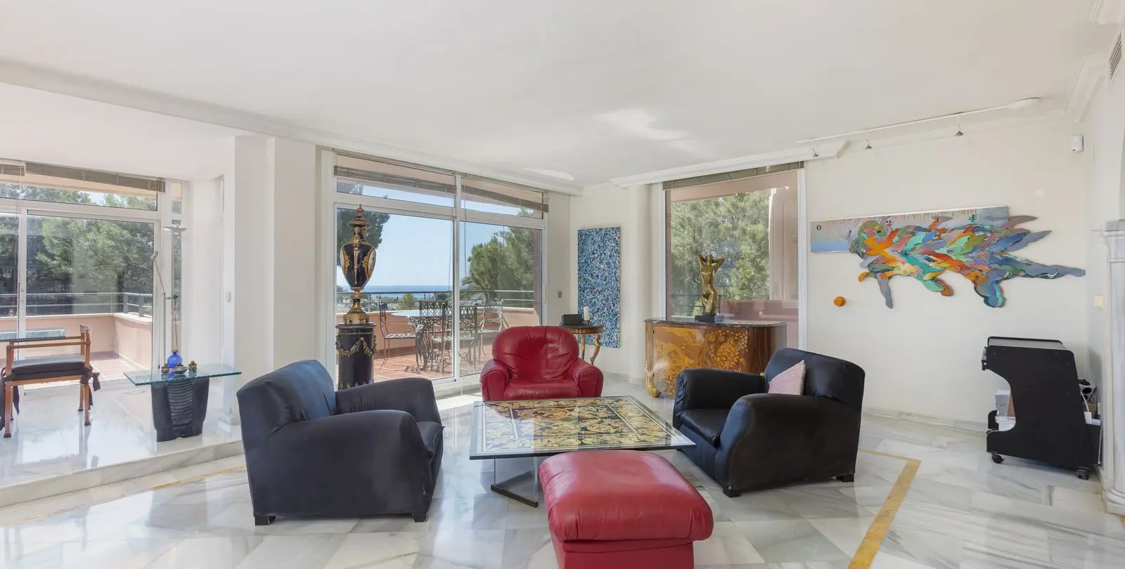 Sale of middle floor apartment in Nueva Andalucía 5