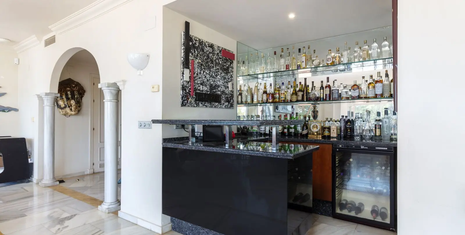 Sale of middle floor apartment in Nueva Andalucía 9
