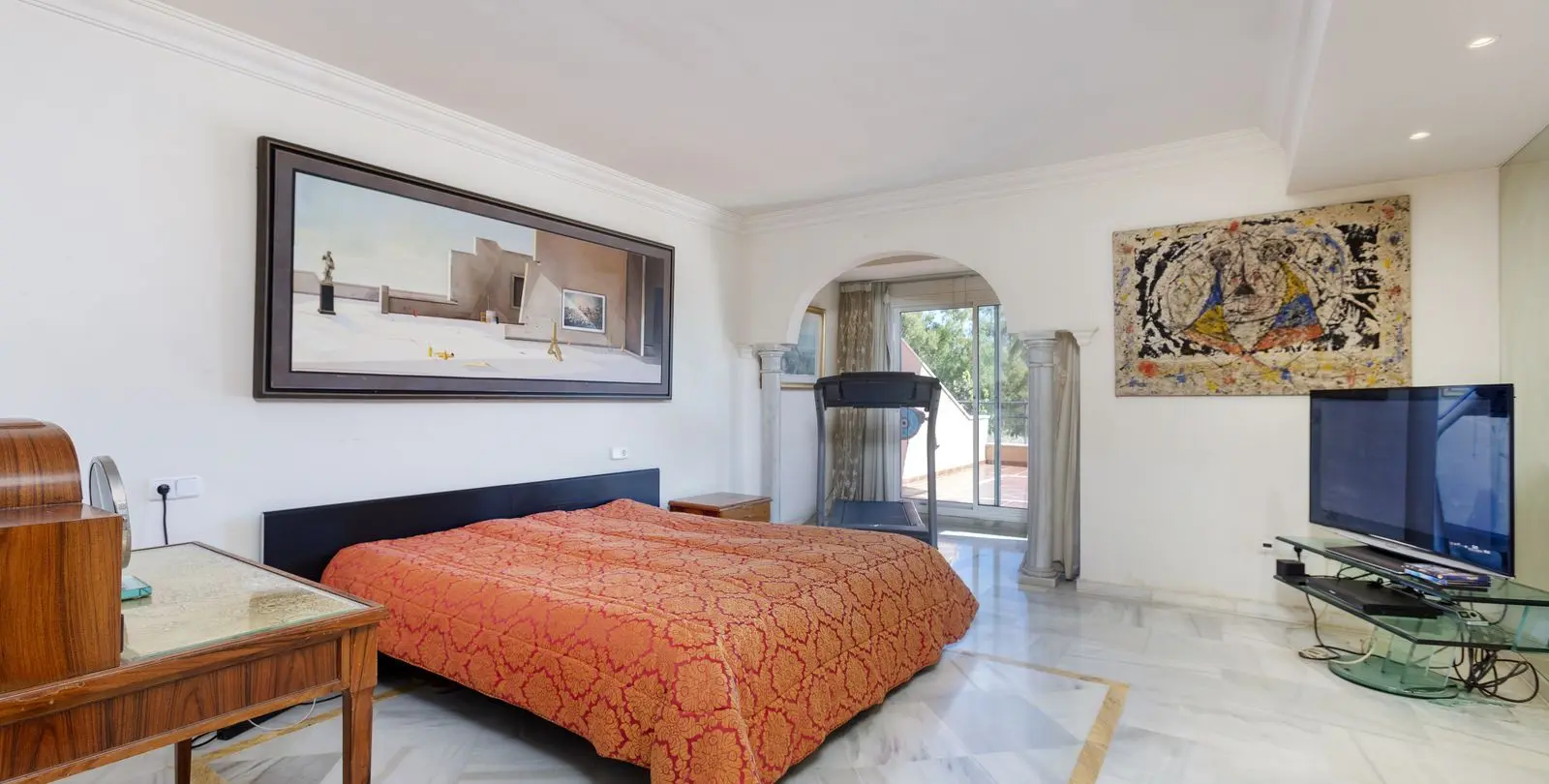 Sale of middle floor apartment in Nueva Andalucía 14