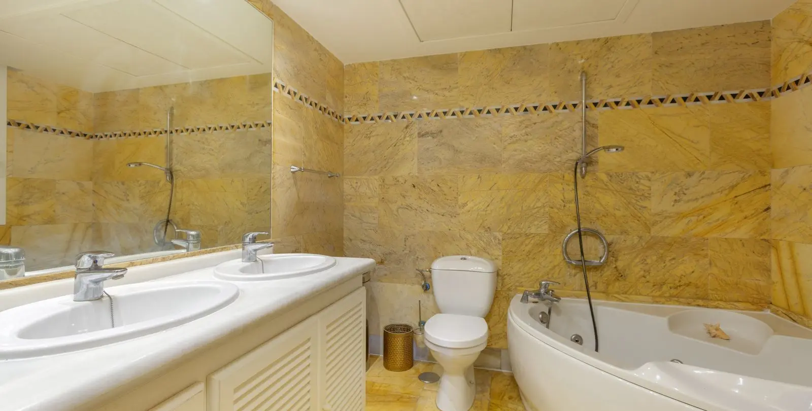 Sale of middle floor apartment in Nueva Andalucía 20
