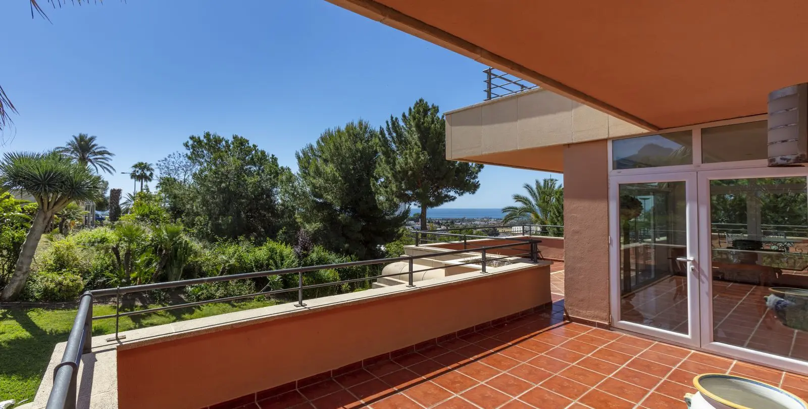 Sale of middle floor apartment in Nueva Andalucía 26