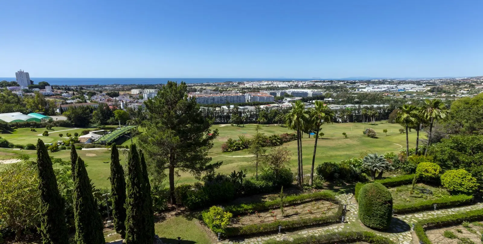 Sale of middle floor apartment in Nueva Andalucía 28