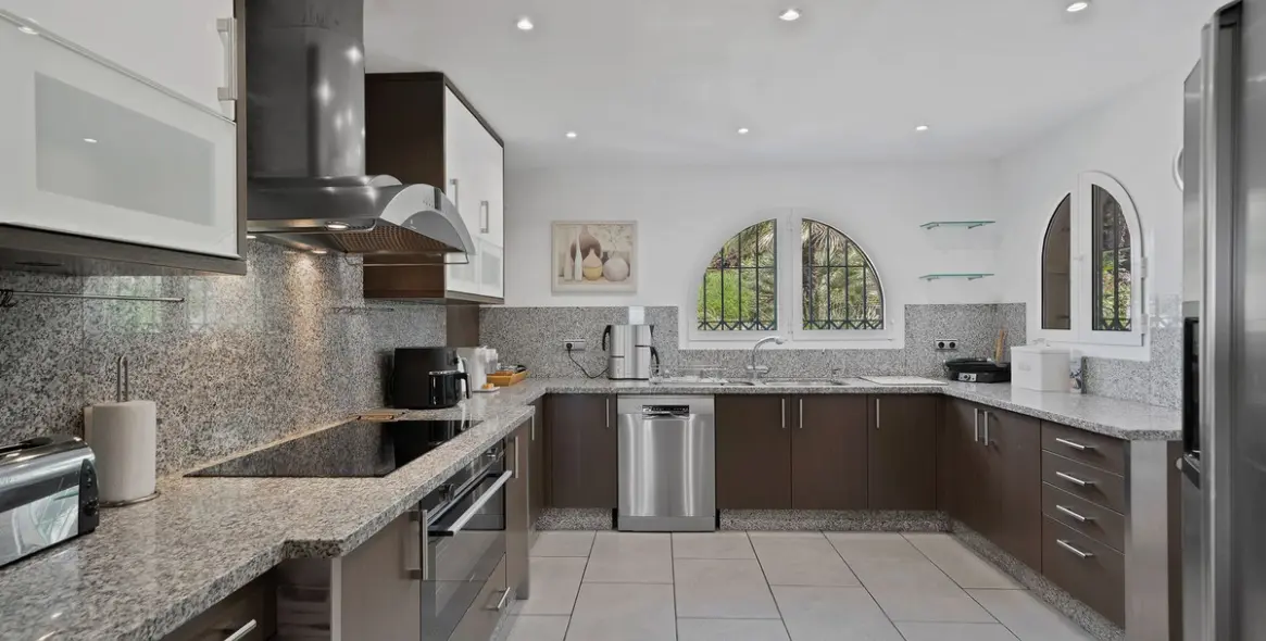 Venta de villa independiente en Hacienda Las Chapas 20