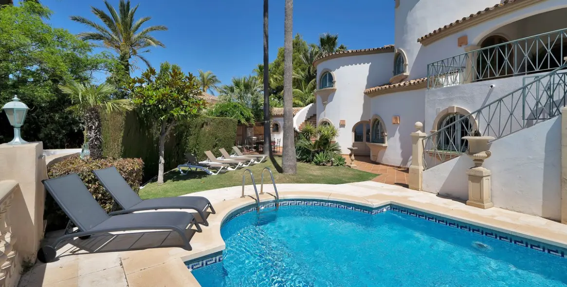 Venta de villa independiente en Hacienda Las Chapas 33