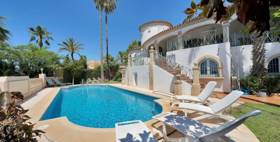Venta de villa independiente en Hacienda Las Chapas 35