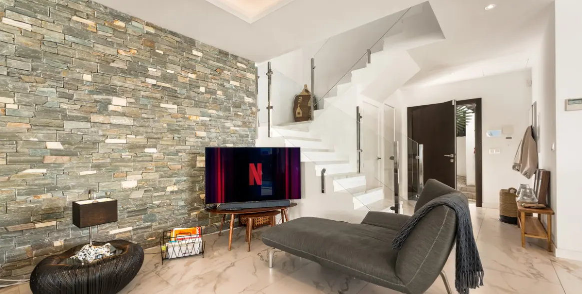 Short-term rent of detached villa in New Golden Mile 7