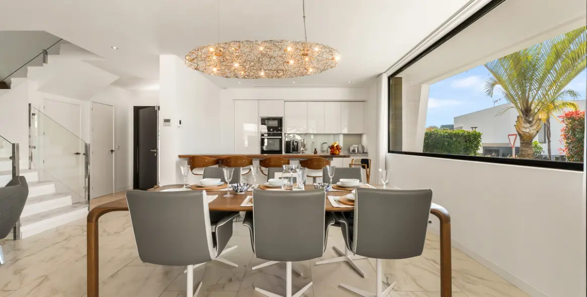 Short-term rent of detached villa in New Golden Mile 11