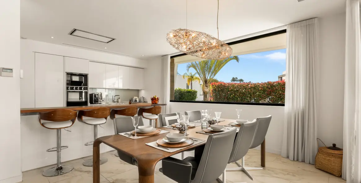 Short-term rent of detached villa in New Golden Mile 12
