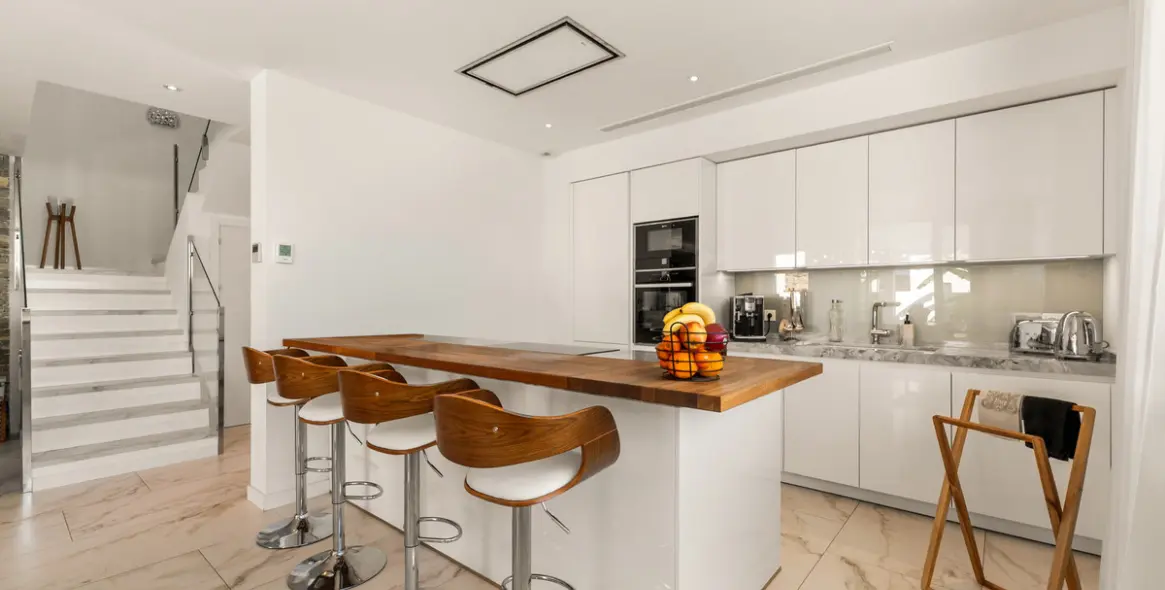 Short-term rent of detached villa in New Golden Mile 13
