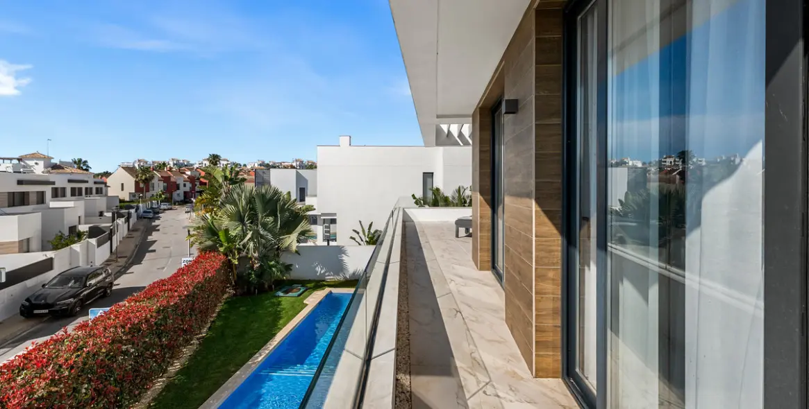 Short-term rent of detached villa in New Golden Mile 19