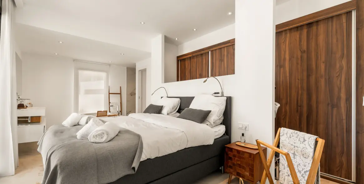 Short-term rent of detached villa in New Golden Mile 20