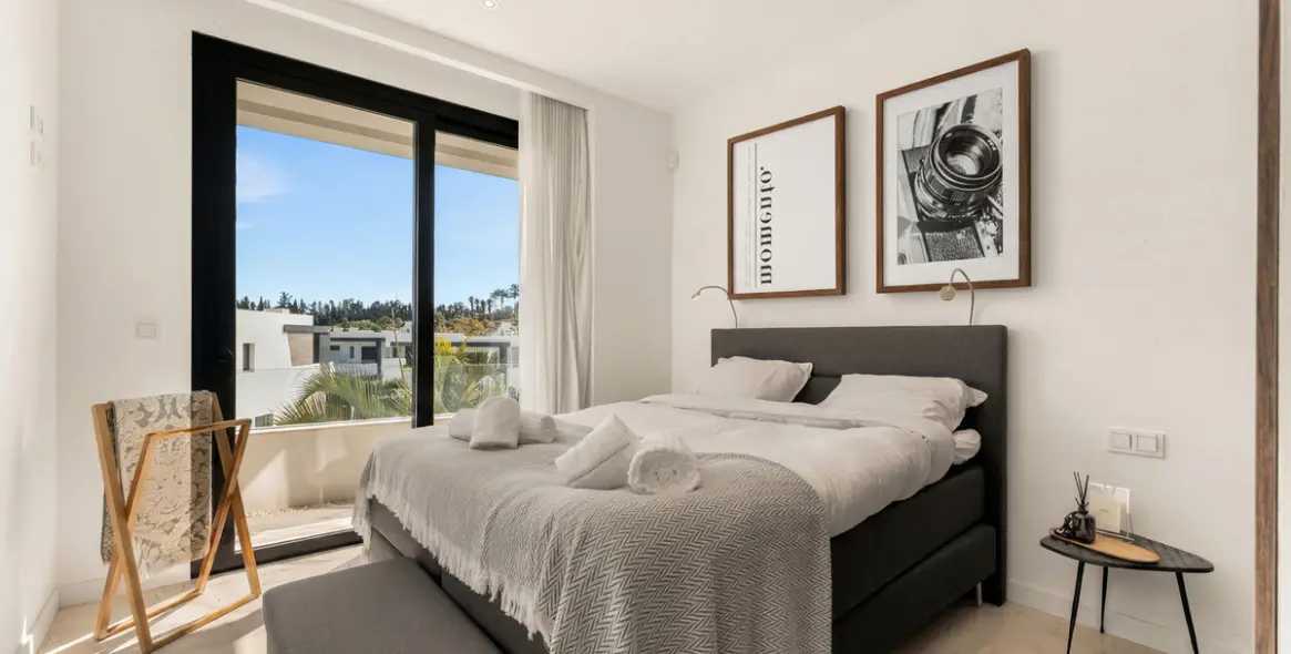 Short-term rent of detached villa in New Golden Mile 21