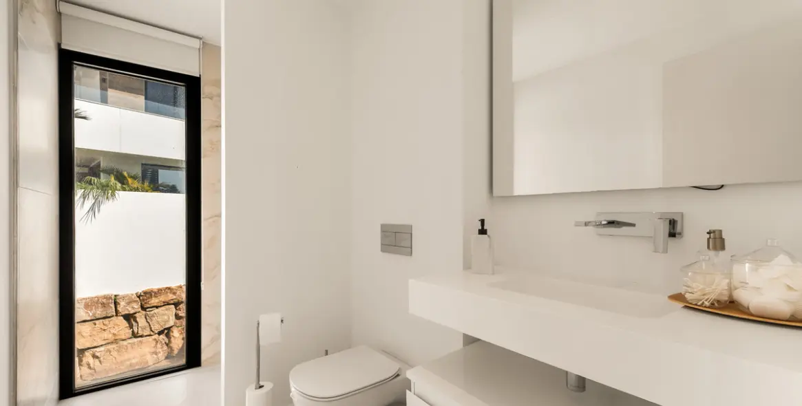 Short-term rent of detached villa in New Golden Mile 32