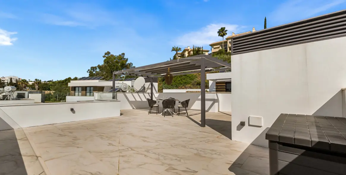 Short-term rent of detached villa in New Golden Mile 37