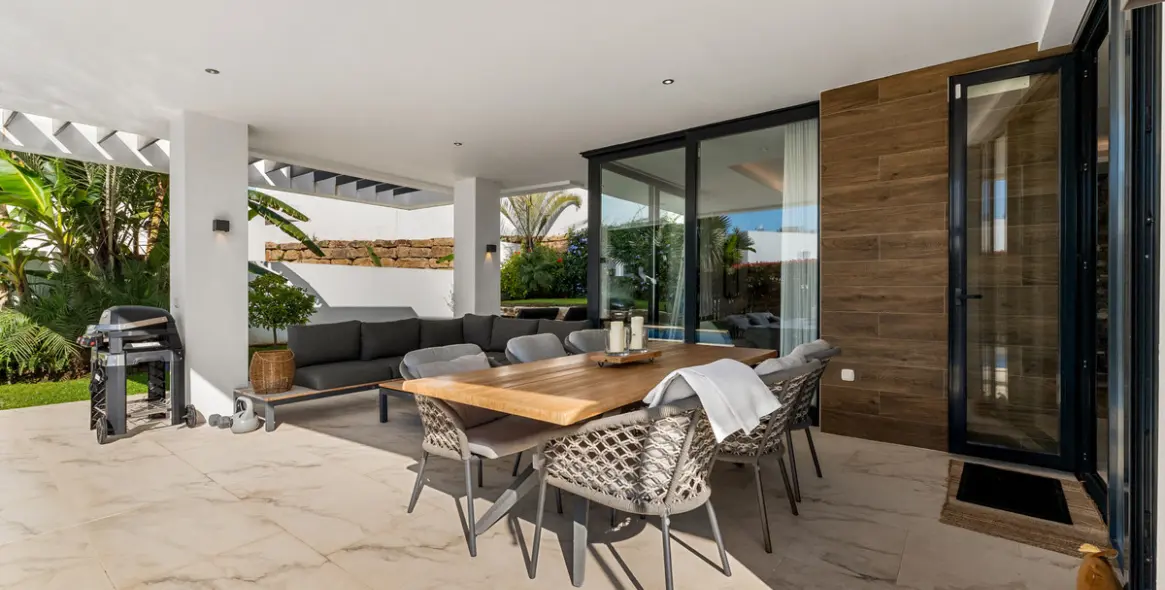 Short-term rent of detached villa in New Golden Mile 39