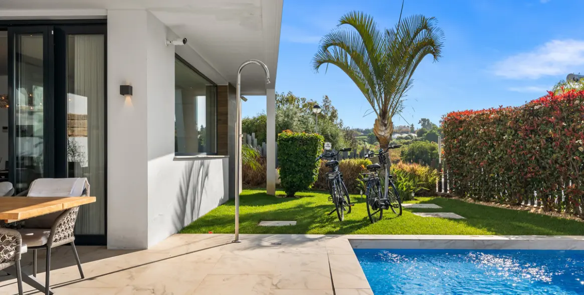 Short-term rent of detached villa in New Golden Mile 44