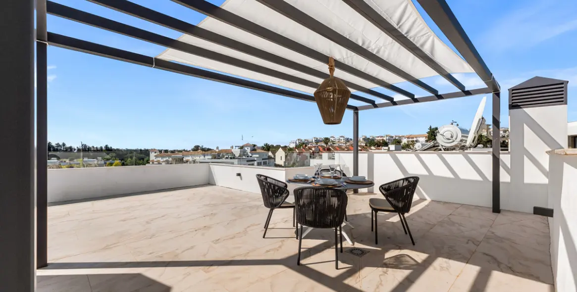 Short-term rent of detached villa in New Golden Mile 48