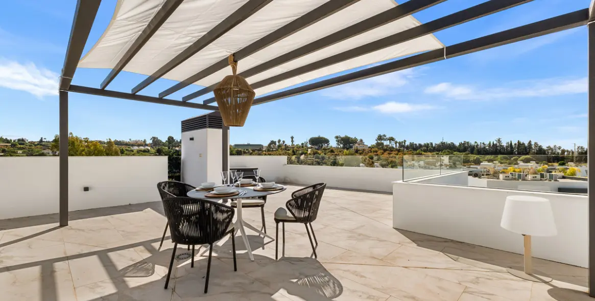 Short-term rent of detached villa in New Golden Mile 50