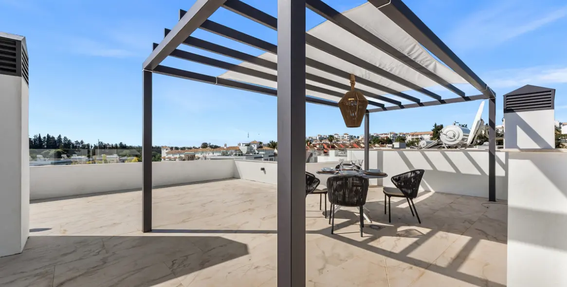 Short-term rent of detached villa in New Golden Mile 51