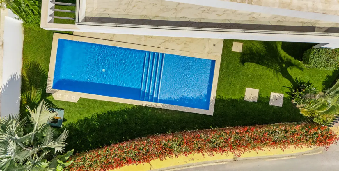 Short-term rent of detached villa in New Golden Mile 69