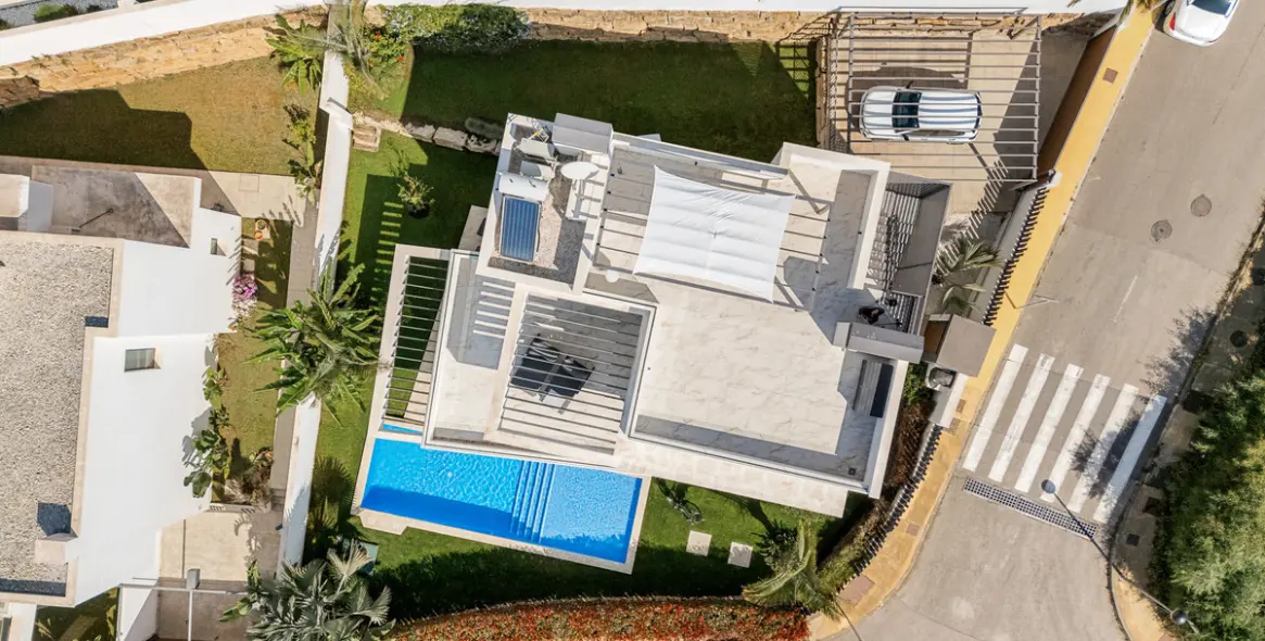 Short-term rent of detached villa in New Golden Mile 74