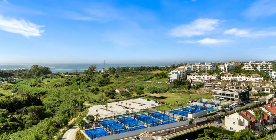 Short-term rent of detached villa in New Golden Mile 76