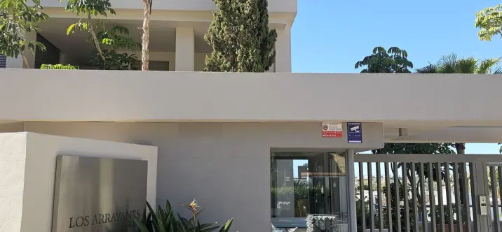 Sale of middle floor apartment in Benahavís 2