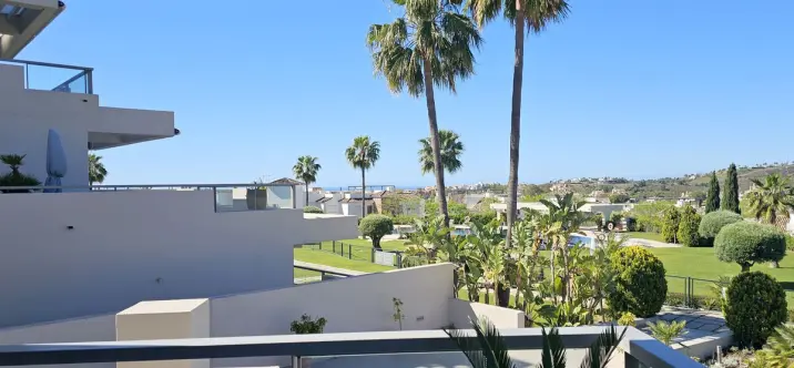 Sale of middle floor apartment in Benahavís 4