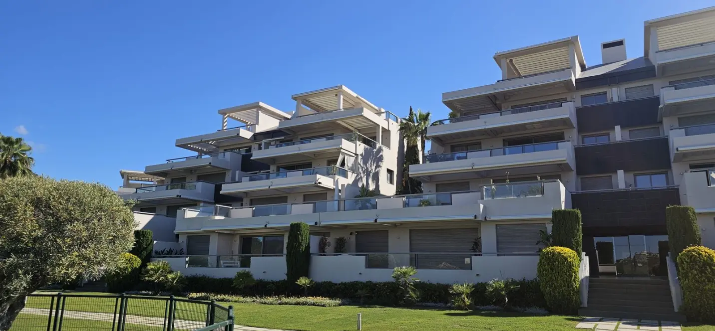 Long-term rent of middle floor apartment in Benahavís 3